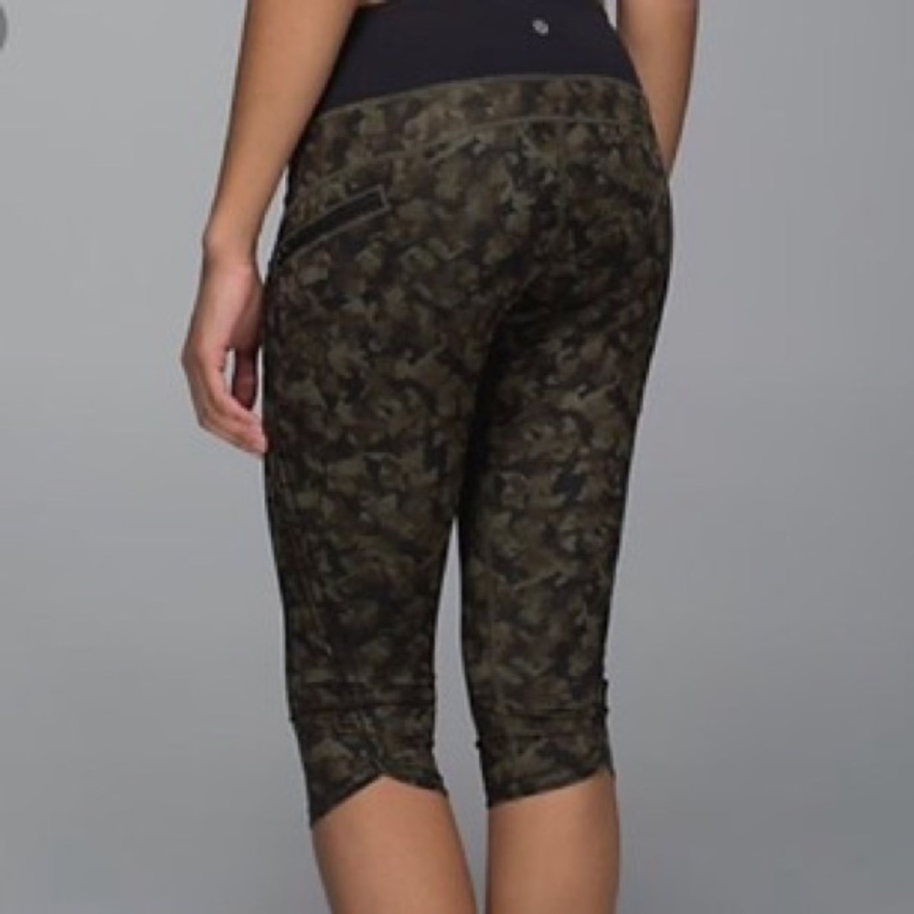 RARE Lululemon top speed run mystic jungle camo